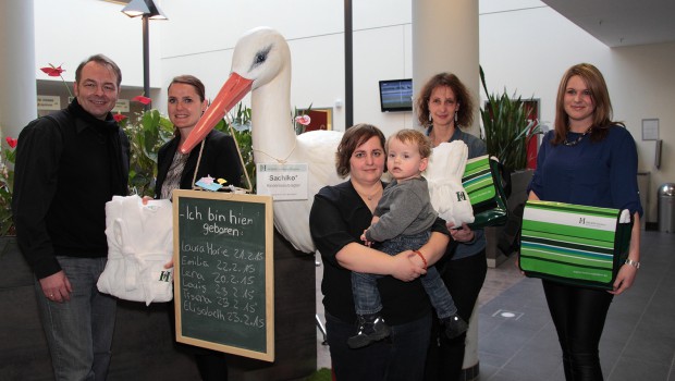 Klinikum Salzgitter: Storch Sachiko trägt nun ein Namensschild