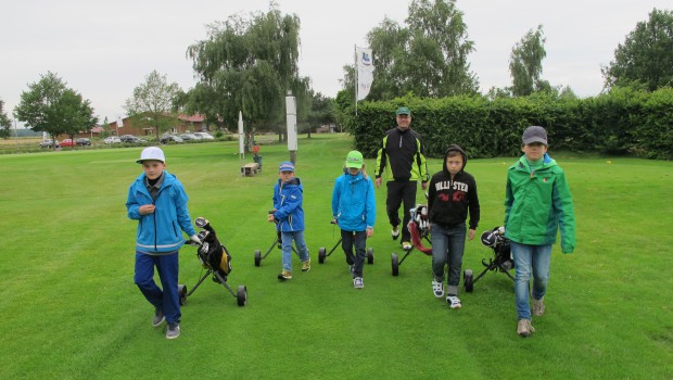 Golf-Club Peine-Edemissen trainiert Nachwuchs-Golfer. 27 Kinder sind aktuell mit von der Partie.