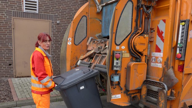 Vera Basan ist Salzgitters erste Müllwerkerin