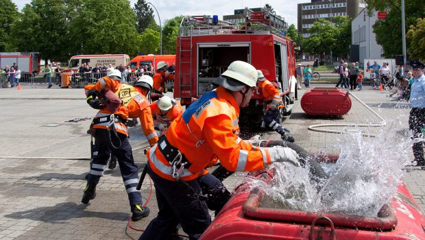 Feuerwehr Heerte holt das Triple vorm Rathaus in Salzgitter