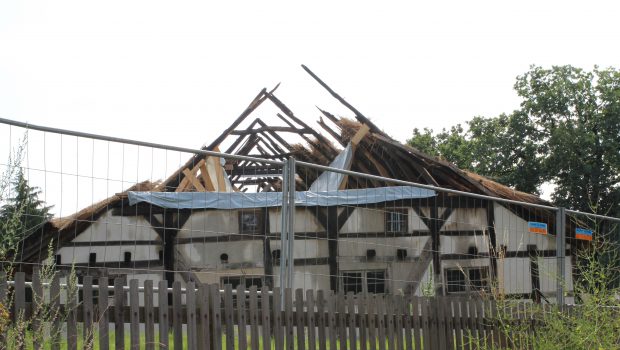 Landkreis Peine startet mit Renovierungsarbeiten nach dem Brand im Bauernhaus-Museum