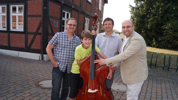 Halbgroßer Kontrabass für die Musikschule Salzgitter