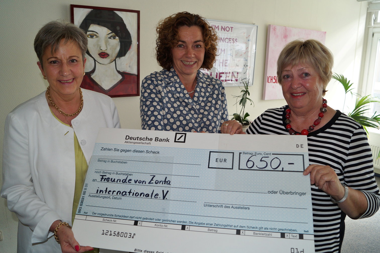 Spende für die Familienhebamme des Zonta-Clubs Salzgitter - Hallo