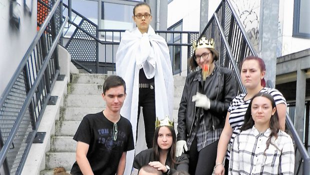 Schüler aus Salzgitter zeigen Hamlet in der Kniki