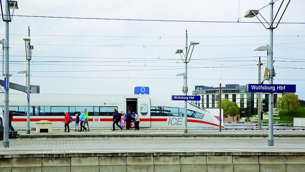 ICE rauschte mal wieder an Wolfsburg vorbei: Bahn entschuldigt sich