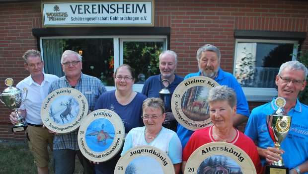 Scheiben und Pokale warten auf die Könige in Salzgitter-Gebhardshagen