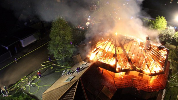 Feuer zerstört Villa in Gifhorn