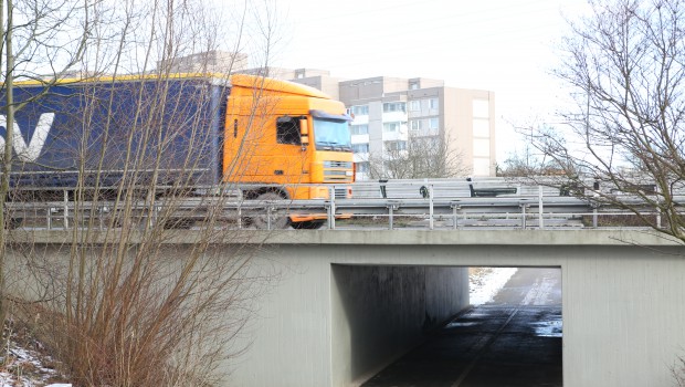 17-jähriger stirbt beim überqueren der Autobahn