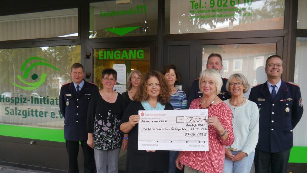 Feuerwehren sammeln für die Hospiz-Initiative Salzgitter