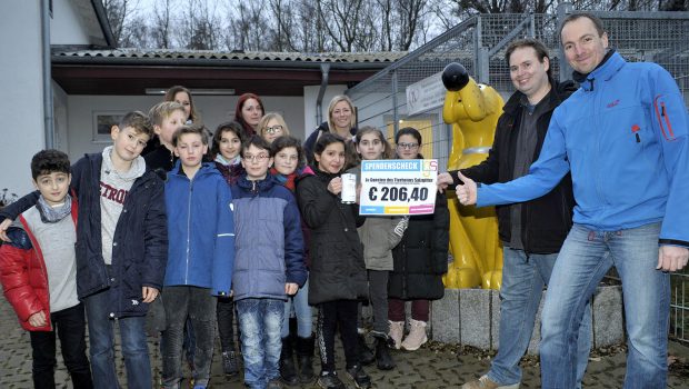 Schüler verkaufen Kuchen für das Tierheim Salzgitter