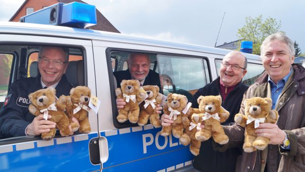Lions Club spendet Notfall-Teddys in Salzgitter