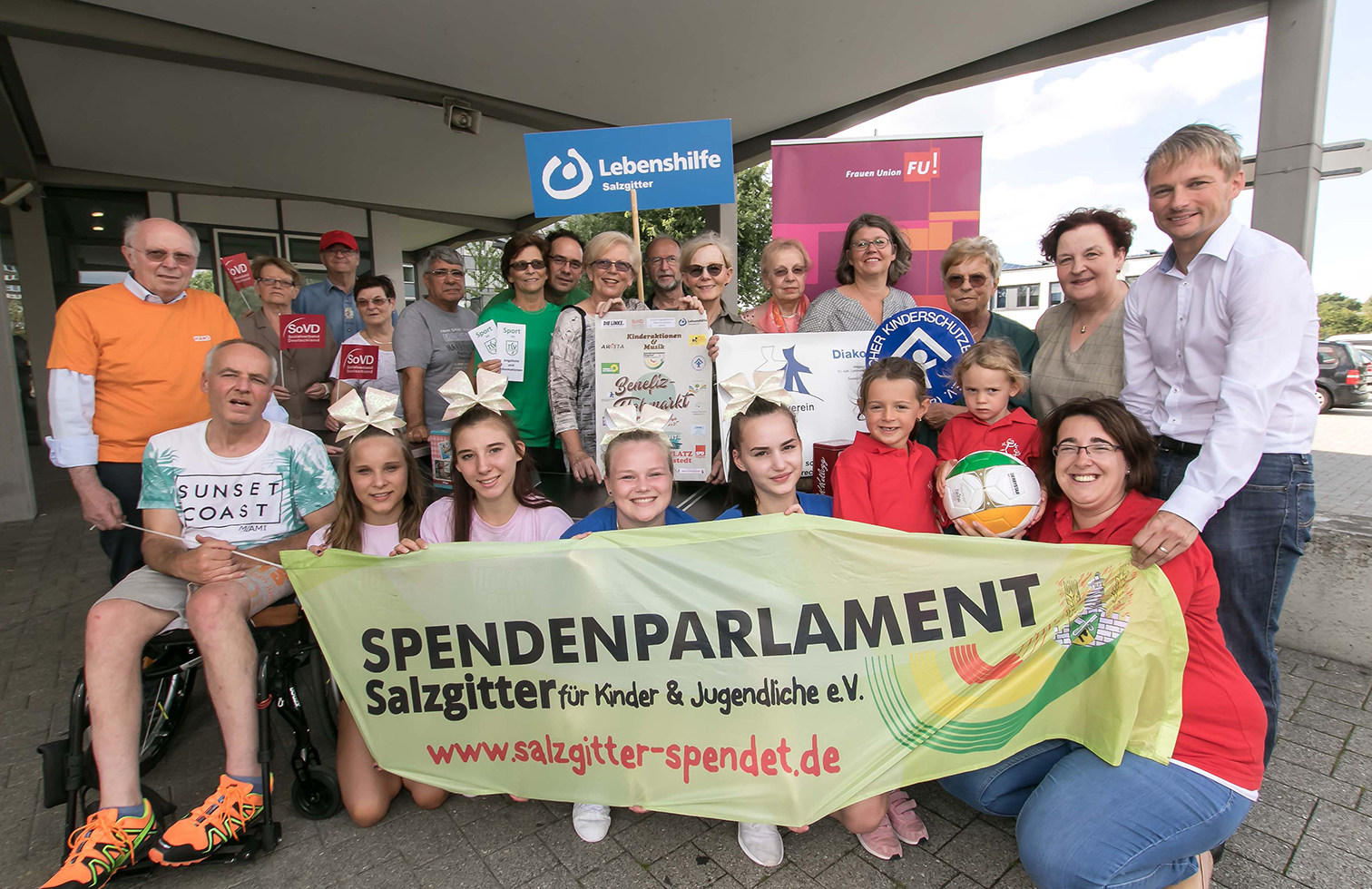 Salzgitters Spendenparlament Richtet Ersten Spendenflohmarkt Aus 