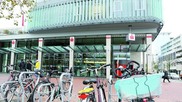 Stolperfallen statt Fahrradständer Fußgängerzone: Stadt stellt provisorische Ständer auf