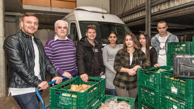 VW-Lehrlinge packen bei der Tafel Salzgitter mit an