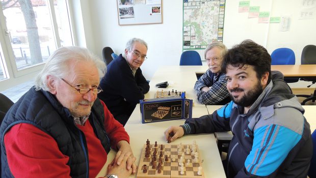 Eine Partie Schach als Flüchtlingshilfe in Salzgitter