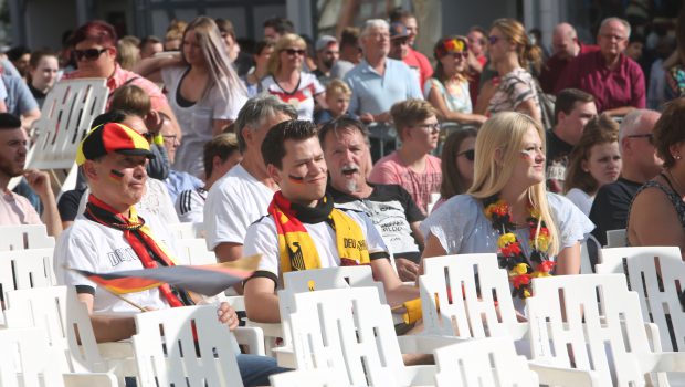 Sinkende Zuschauerzahlen beim Public Viewing in Gifhorn: Parteien wollen Wirtschaftlichkeit prüfen
