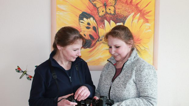 Zwillingsschwestern aus Salzgitter eröffnen erste Ausstellung